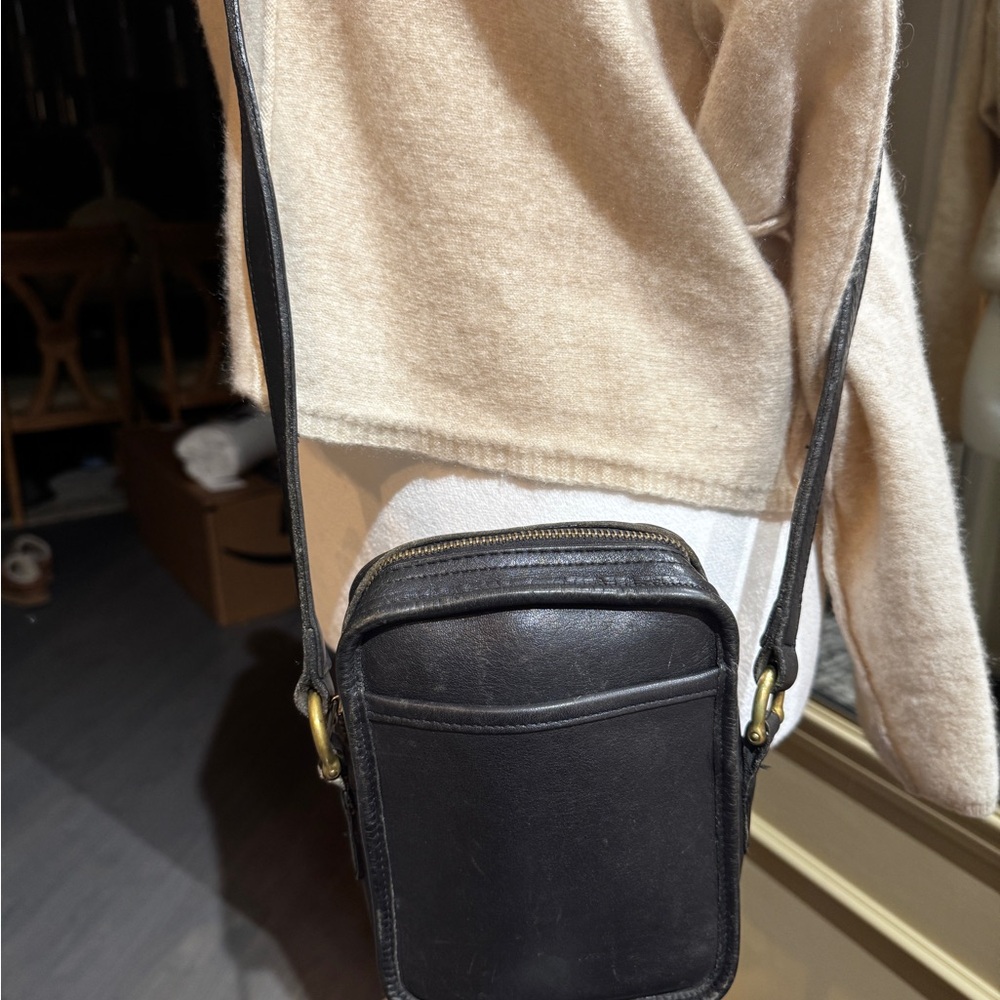 Coach Kit 9973 Vintage camera crossbody Black Leather Crossbody Bag‎